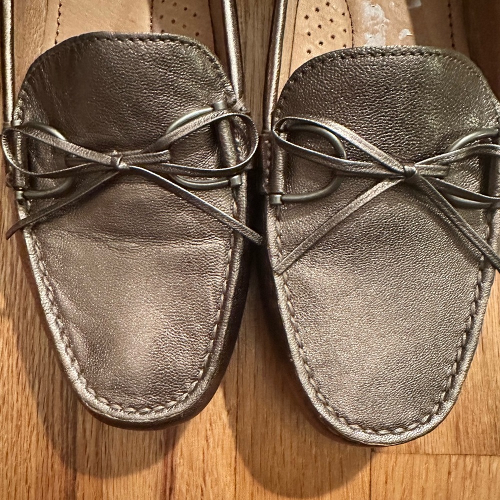Lauren Ralph Lauren copper colored, slip on loafer. Size 9. - Picture 3 of 7